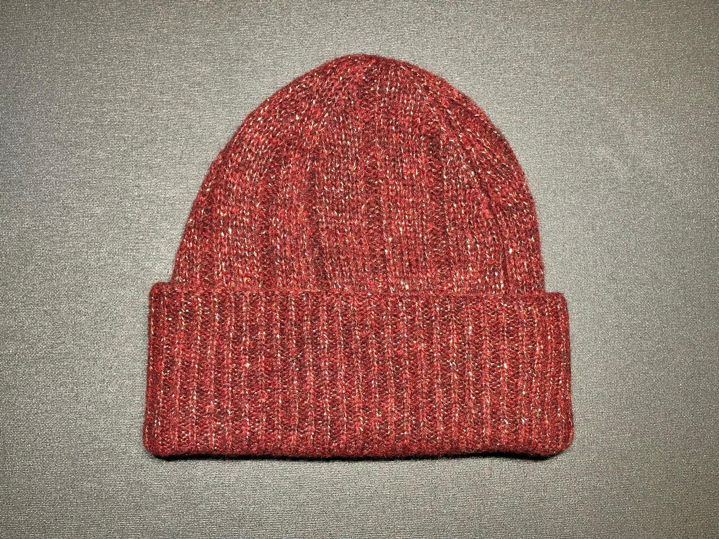 Căciulă Beanie cu inserție aurie