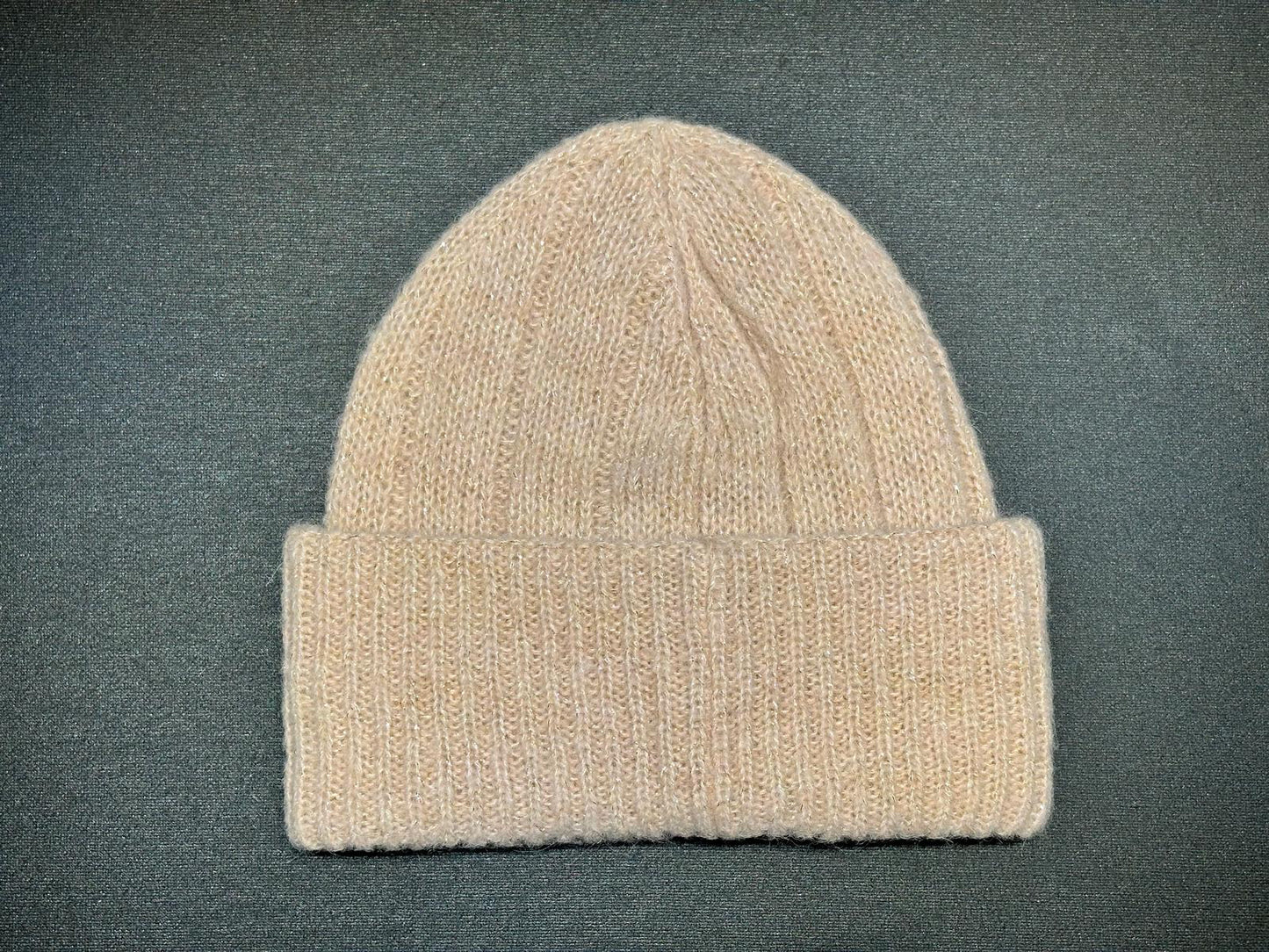 Căciulă Beanie cu inserție aurie